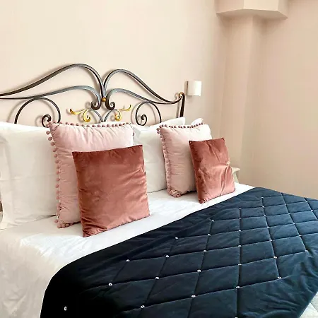 Il Castellaccio Bed & Breakfast *