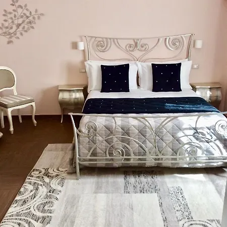 Il Castellaccio Bed & Breakfast *